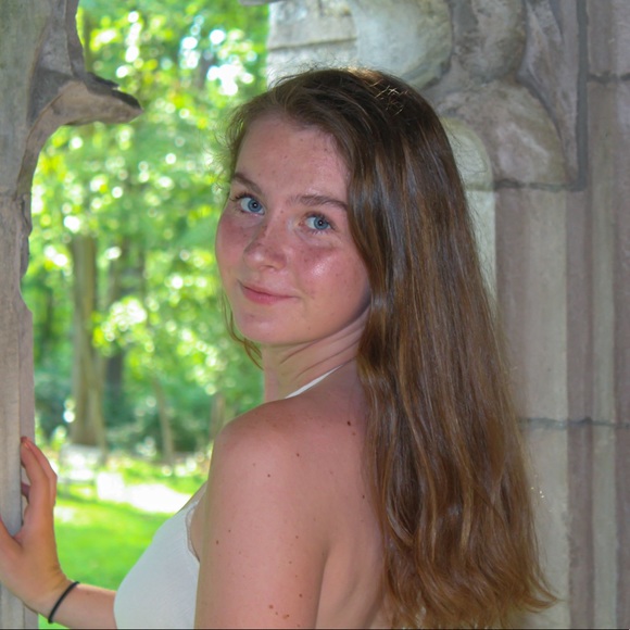 Meet your Posher, Madeline - Picture 1 of 1